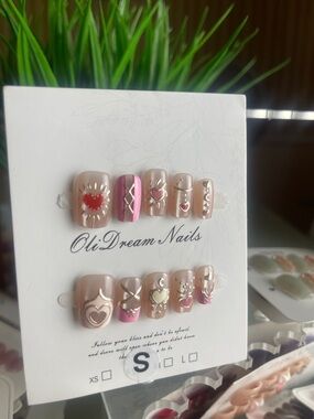 Small Heart Cat Eye Nails